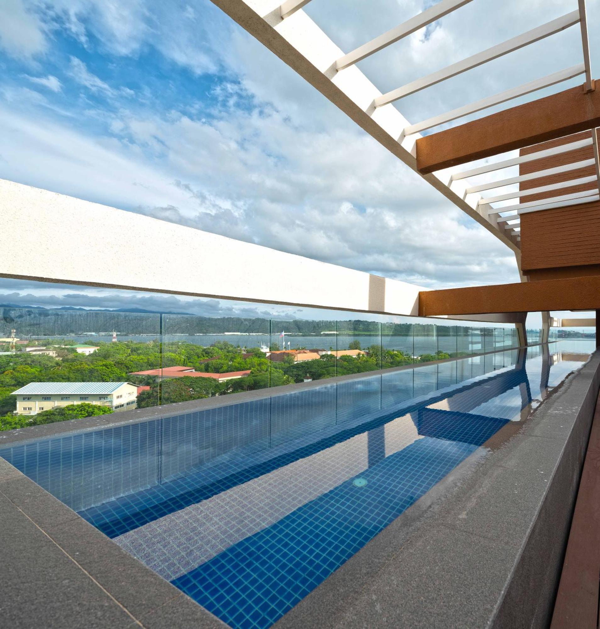 אולונגפו The Aurora Subic Hotel Managed By Hii מראה חיצוני תמונה