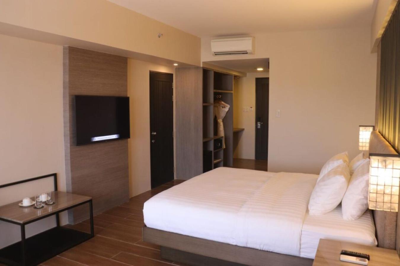 אולונגפו The Aurora Subic Hotel Managed By Hii מראה חיצוני תמונה