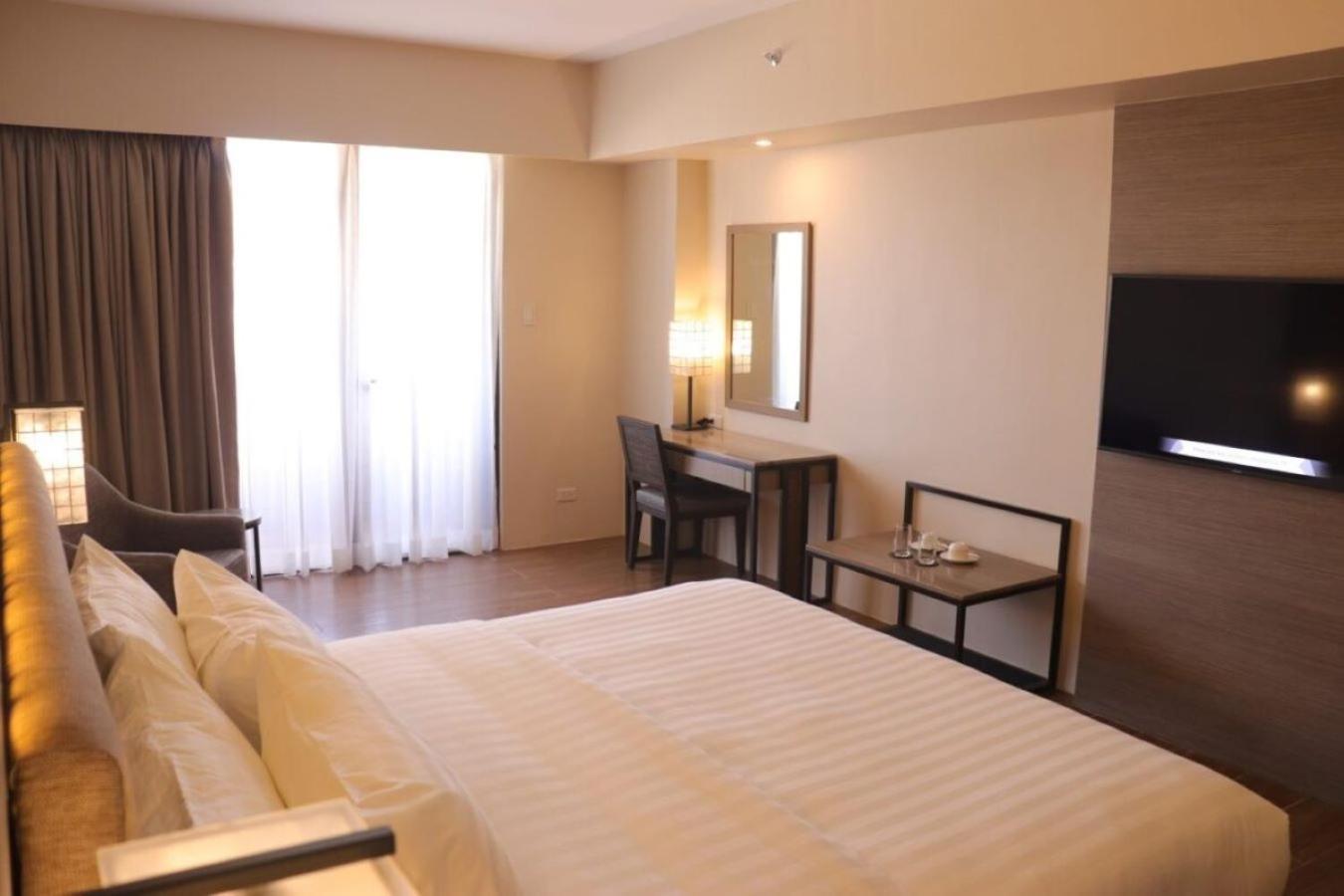 אולונגפו The Aurora Subic Hotel Managed By Hii מראה חיצוני תמונה